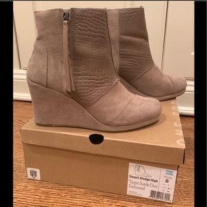Toms Shoes - Toms NWOT Desert wedge Taupe suede leather final$ Toms Shoes - Toms NWOT Desert wedge Taupe suede leather final$